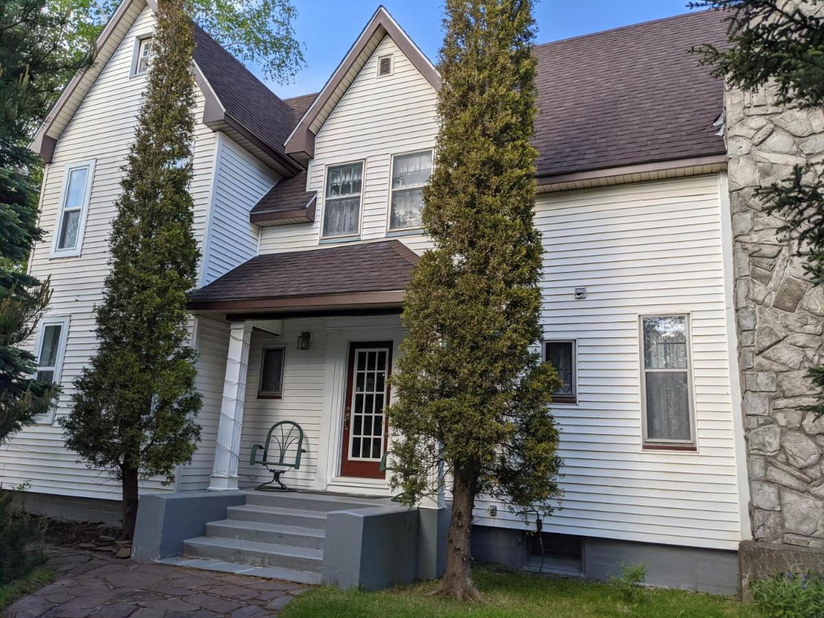 Hill Road Manor Bed & Breakfast Grand Falls Windsor Exterior photo