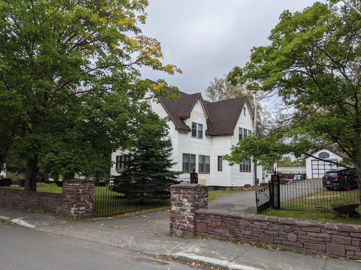 Hill Road Manor Bed & Breakfast Grand Falls Windsor Exterior photo