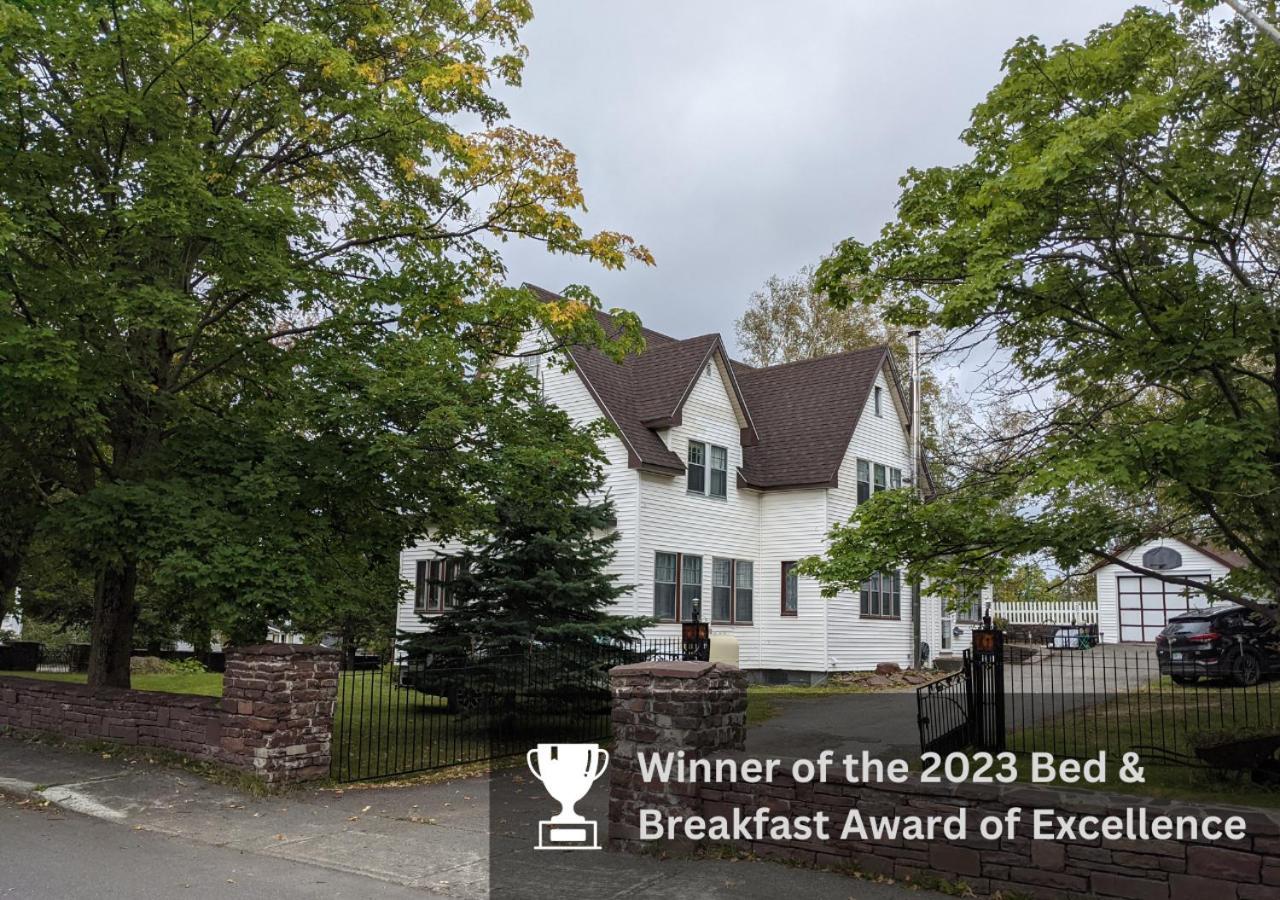 Hill Road Manor Bed & Breakfast Grand Falls Windsor Exterior photo